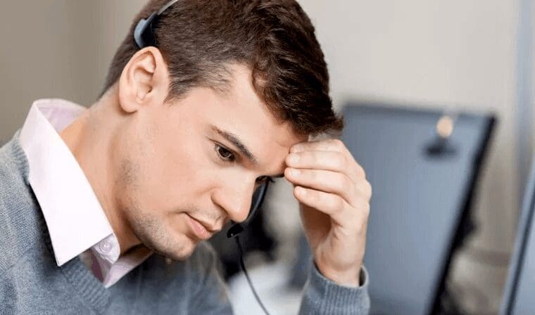 Tense-Call-Centre-Advisor-760